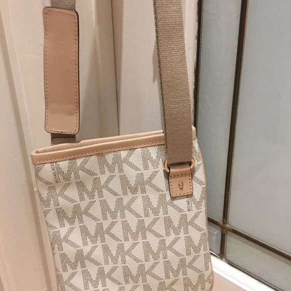 Michael Kors - Picture 3 of 4